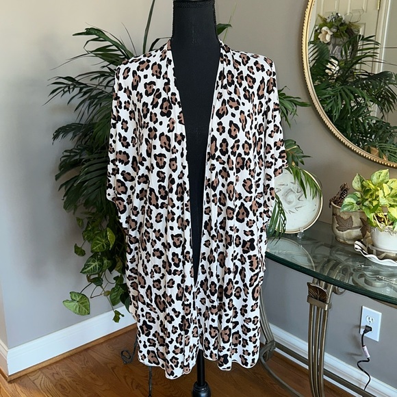 NWT LightHeart🖤  Animal Print Women’s Kimono Size S/M 🖤🖤 - Picture 1 of 12